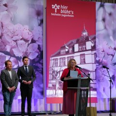 Die vier Fraktionsvorsitzenden bei der feierlichen Amtseinführung der neuen Bürgermeisterin 2024