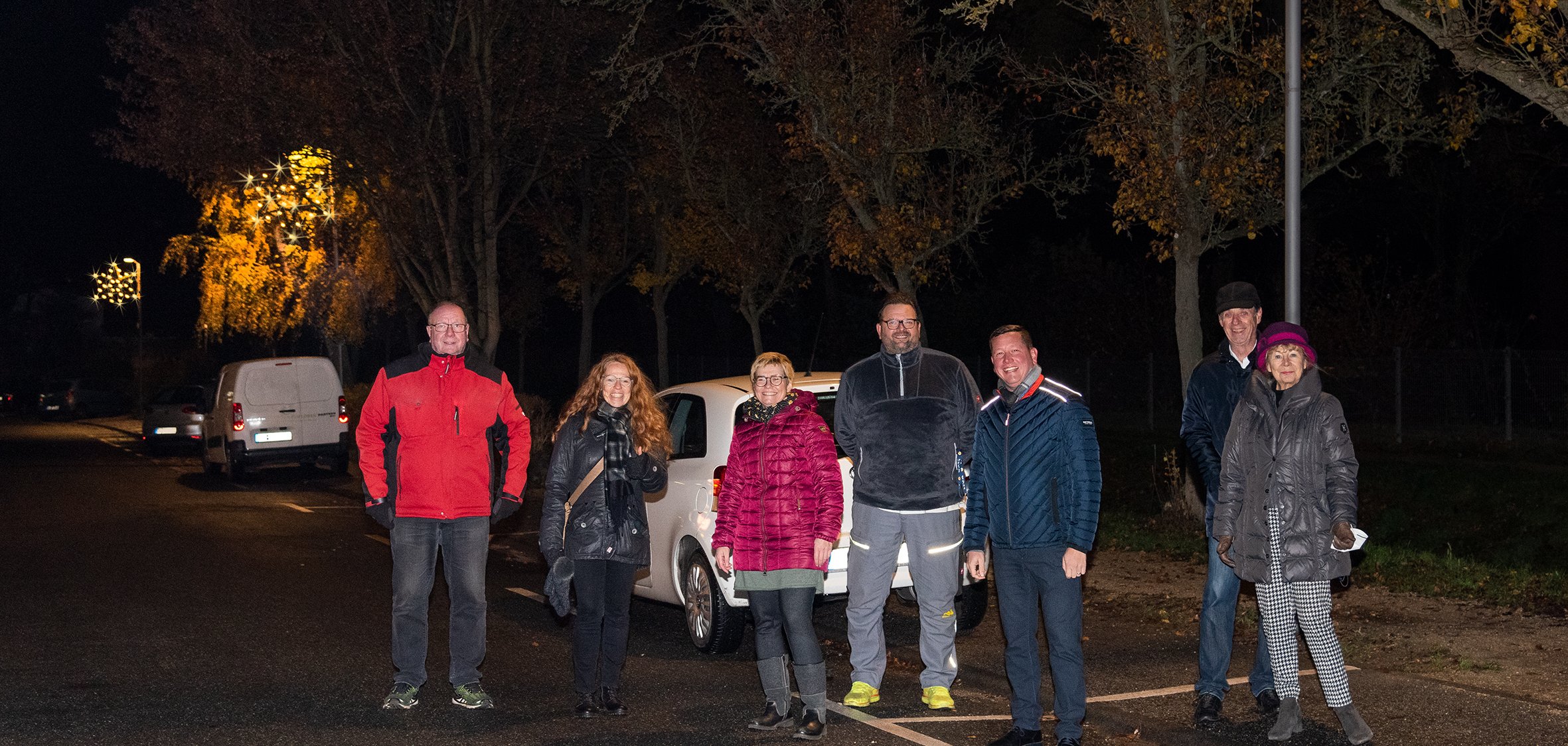 Beleuchtung mit Weihnachtssternen am Seeheimer Grundweg
