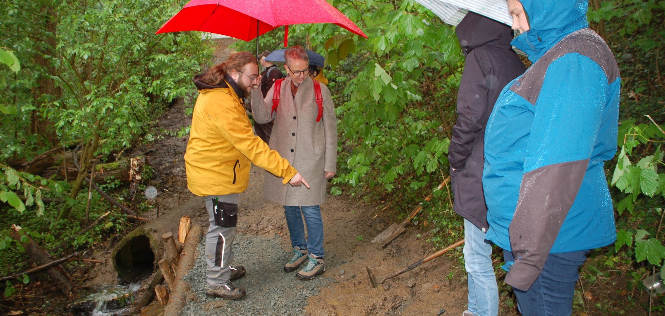 Bürgermeisterin zu Besuch bei der 72-Stunden-Aktion der Pfadfinder an den Seeheimer Märchenteichen 2024