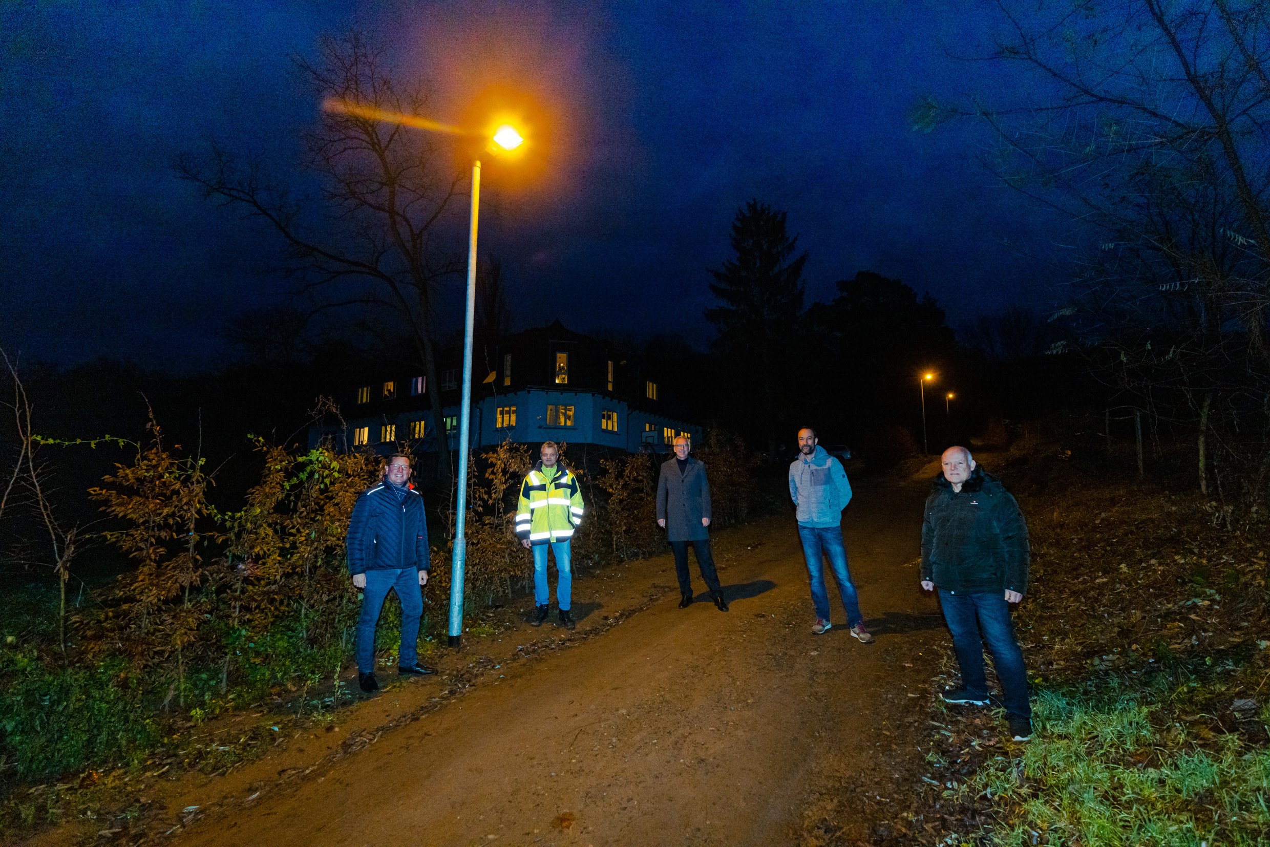 Beleuchtung vor Jugendhaus in Malchen