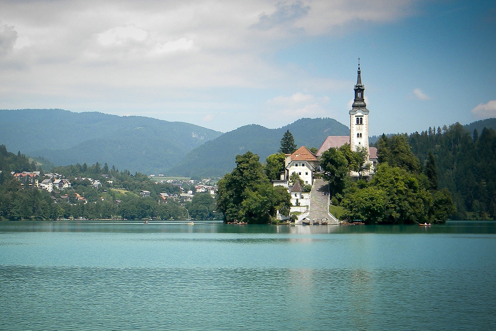 Bleder See mit Insel und Kirche Bleder See mit Insel und Kirche