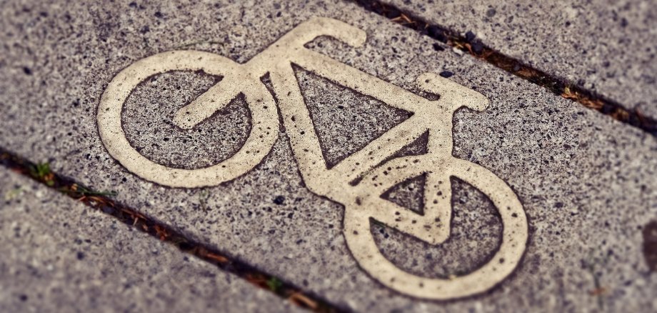 Fahrradzeichen auf Straße