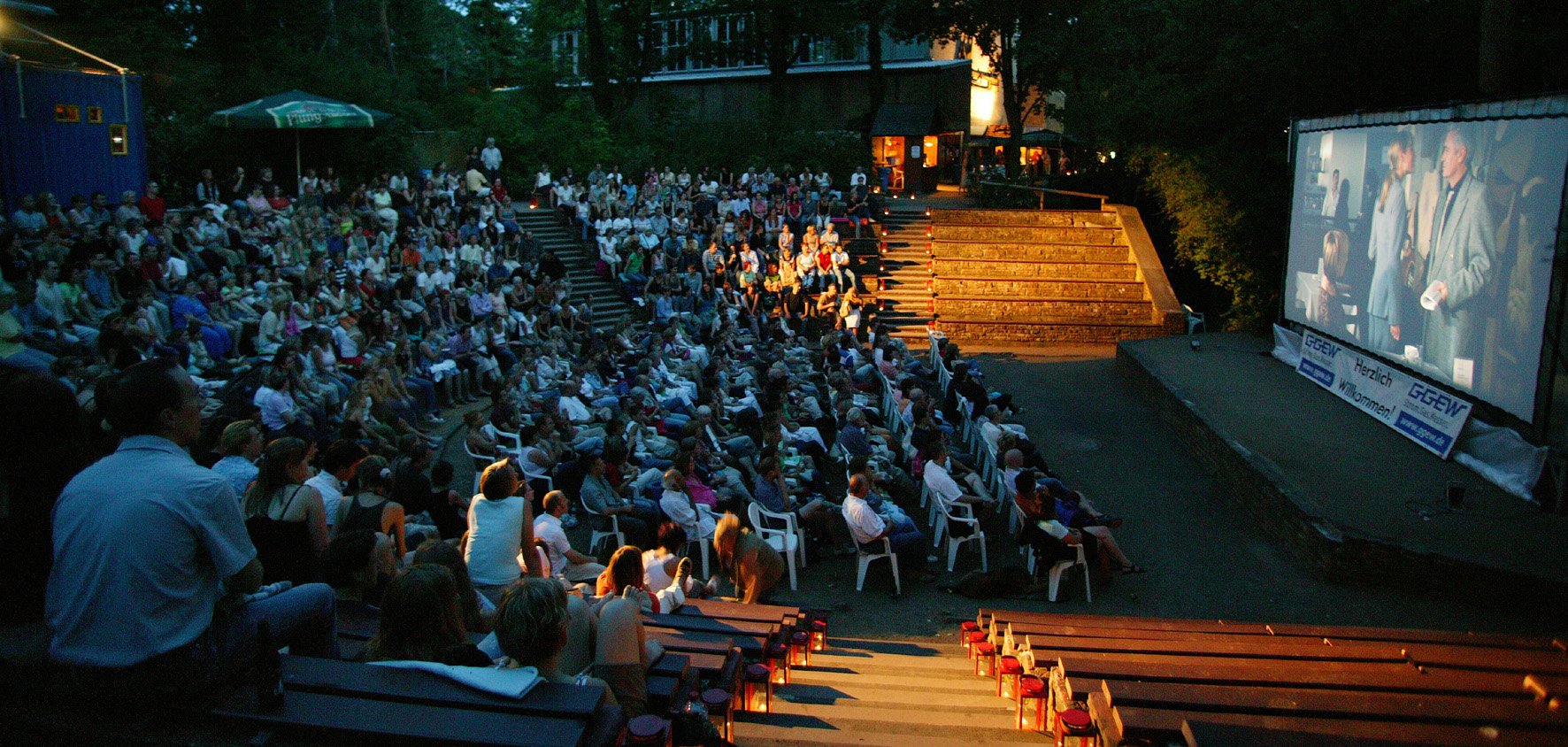 Open-Air-Kino auf der Freilichtbühne im Schuldorf Bergstraße Open-Air-Kino auf der Freilichtbühne im Schuldorf Bergstraße