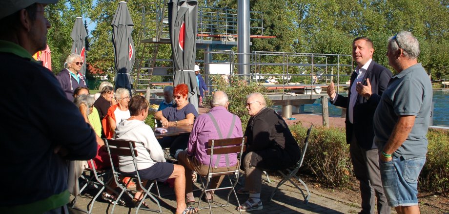 Freibad-Saisonabschluss mit Kaffee und Kuchen