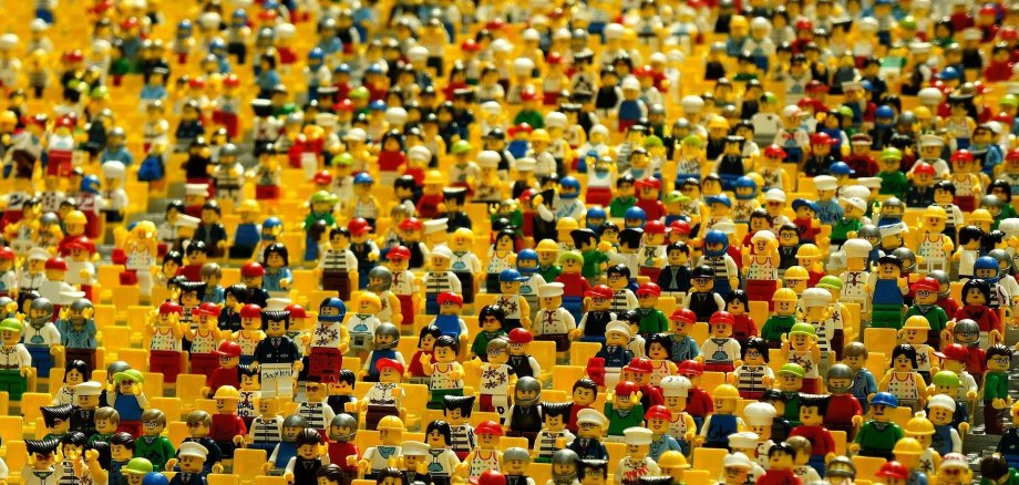 Viele kleine Legofiguren