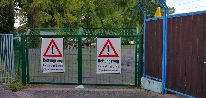 Rettungszufahrt im Freibad Jugenheim Rettungszufahrt im Freibad Jugenheim