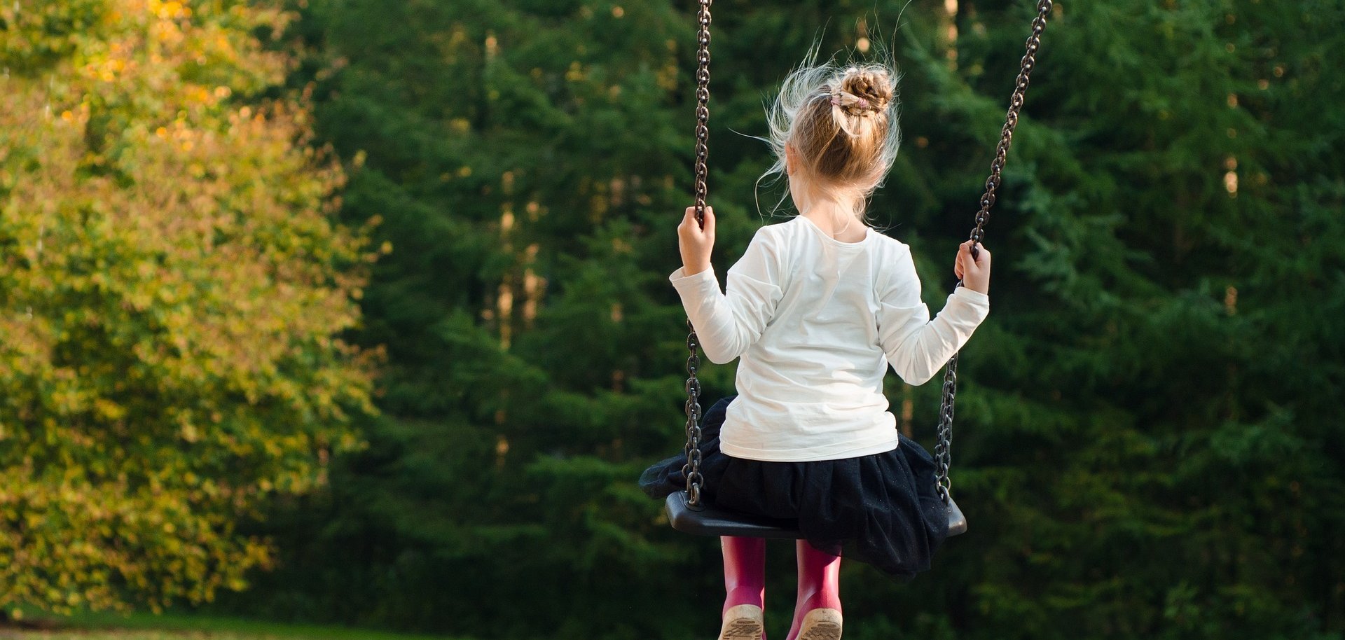 Maedchen auf Schaukel