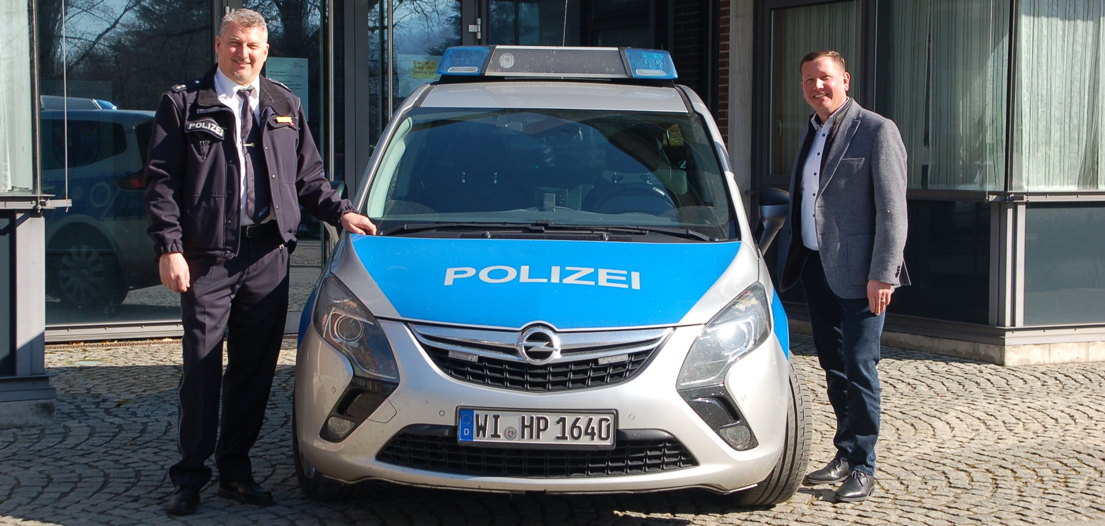 Schutzmann vor Ort in Seeheim-Jugenheim mit Bürgermeister Schutzmann vor Ort in Seeheim-Jugenheim mit Bürgermeister