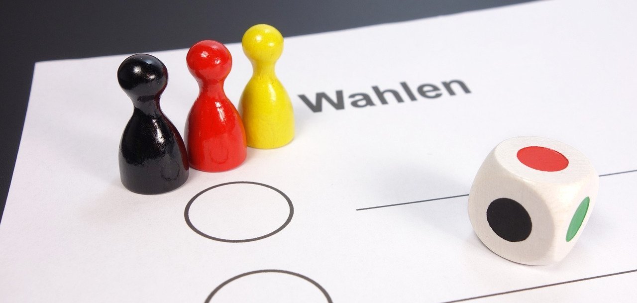 Wahlzettel mit Würfel